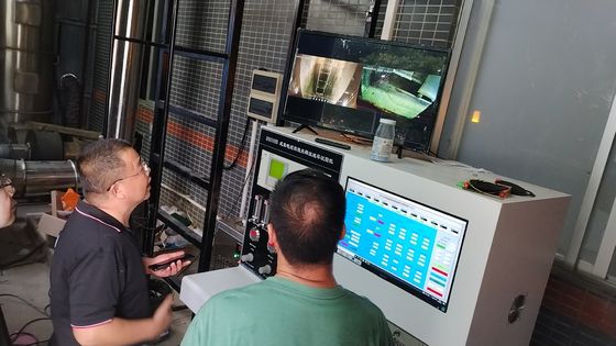 Phòng thí nghiệm thử nghiệm thực hiện thử nghiệm khả năng chống cháy lan theo phương thẳng đứng trên thiết bị thử nghiệm dây dẫn